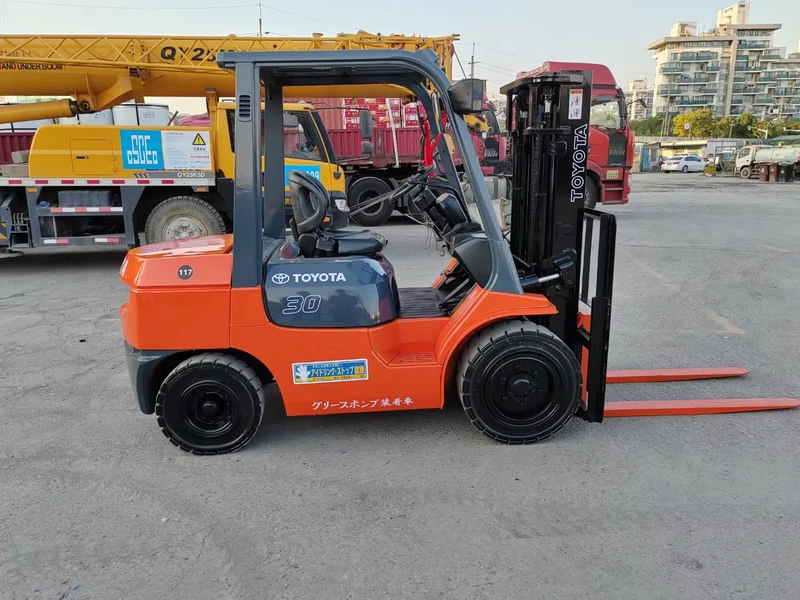 3 Ton Manual Forklift with Two Stage Mast Rwd Solid Tire Internal Combustion