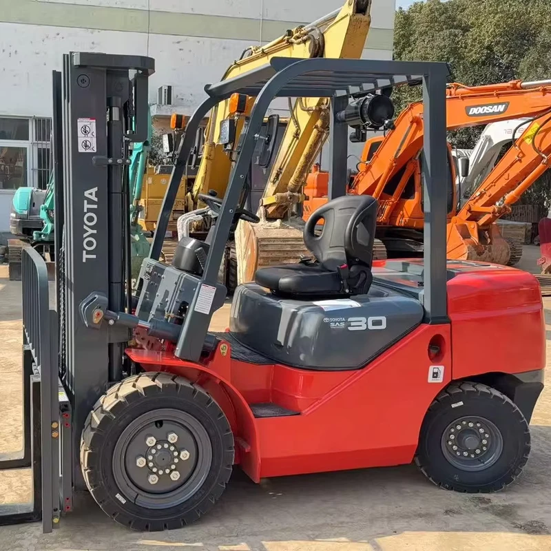 3.0 Ton Diesel Forklift 4 Wheels Front with Lifting Capacity