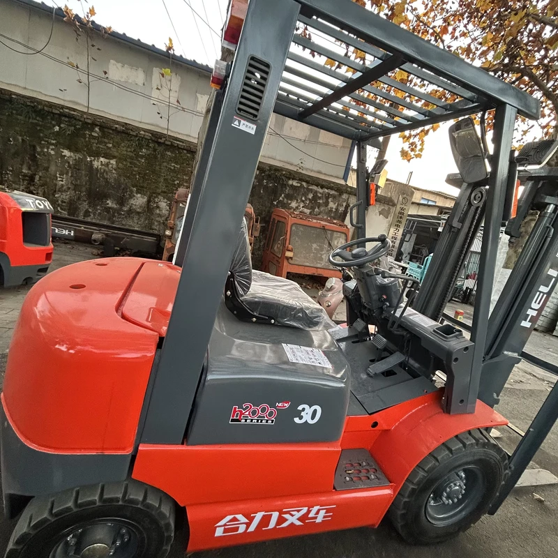 3TON Diesel Forklift Second Hand with Low Working Hours Good Condition Two Stage Mast Pneumatic Tire
