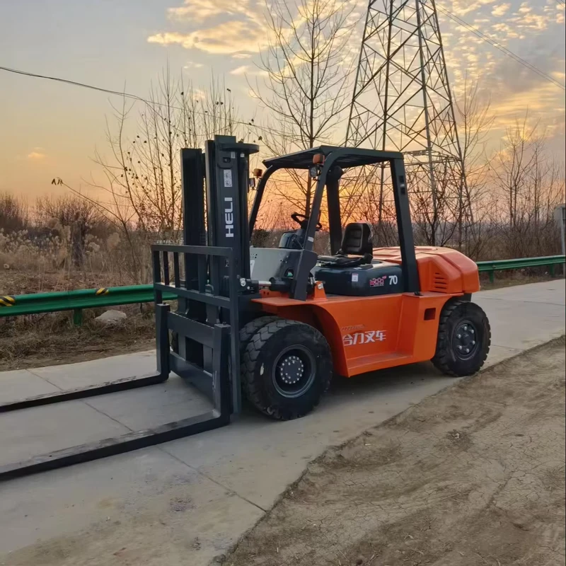7 Ton Diesel Internal Combustion Forklift with Two Stage Mast Side Shift and Solid Tyre