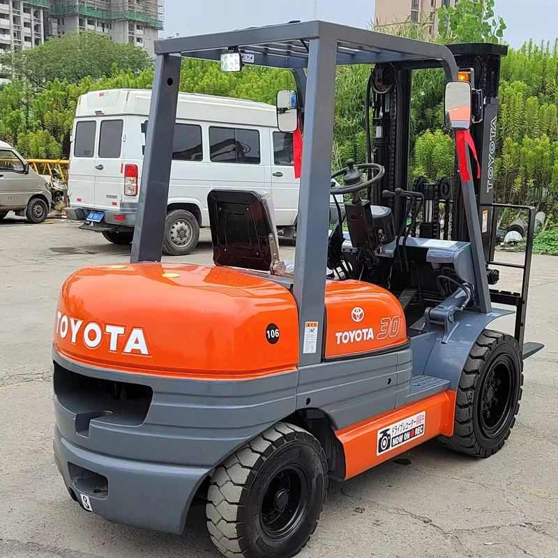 Original Second-hand Diesel Forklift 3-ton 6f30 with 3 Gantry