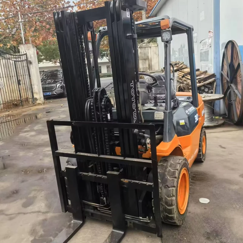 Used 3.5 Ton Diesel Forklift with Three Stage Mast RWD Manual Side Shifter for Construction Manufacturing Farms