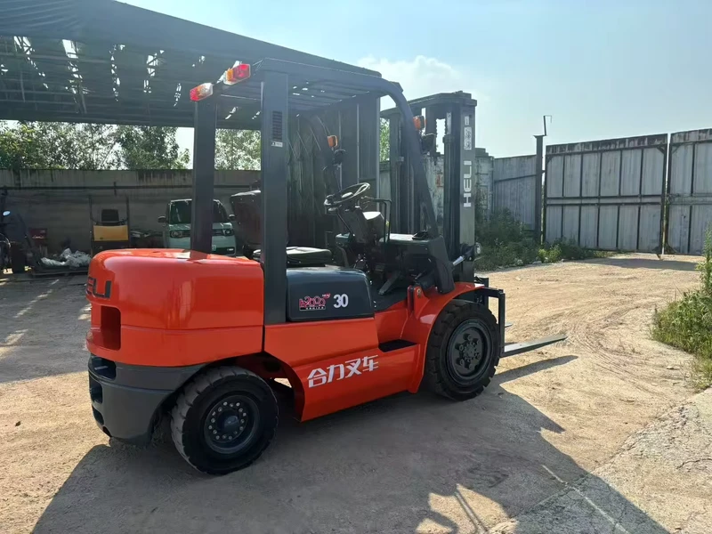 Used Heli H2000 30 3 Tons 3 Meters Diesel Forklift with Chinese Good Engine
