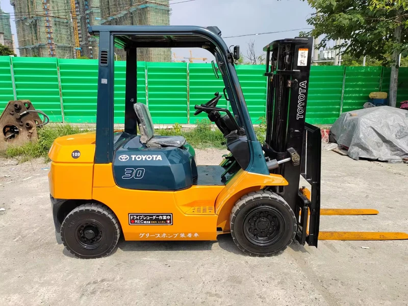Used Indoor Diesel Forklift FD30 3 Ton 0-5 km/h 2-Stage Mast 1750 mm 500 mm 3000mm 2400mm 15 Turning Japan